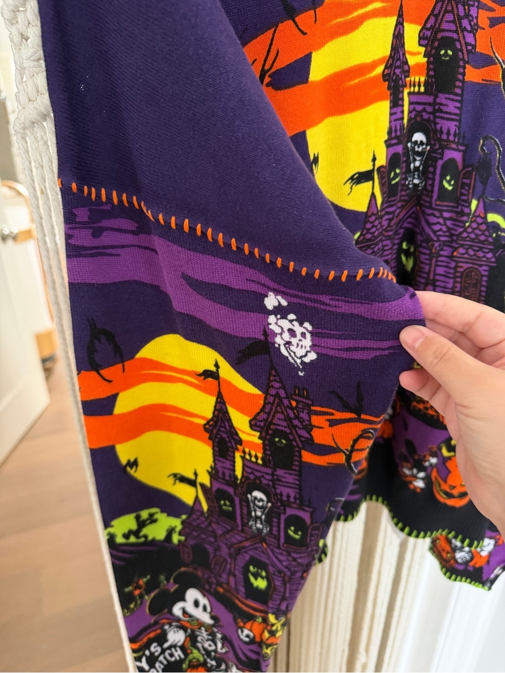 NWOT Disney Halloween Mickeys pumping patch sweater - L - Picture 8 of 8
